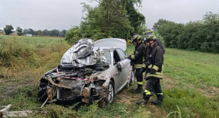 Auto finisce in un canale tra Asti e San Damiano, nessuno a bordo al momento del recupero
