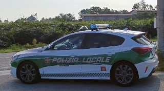 Tonco - Polizia locale indaga sul lancio di pietre in piazza